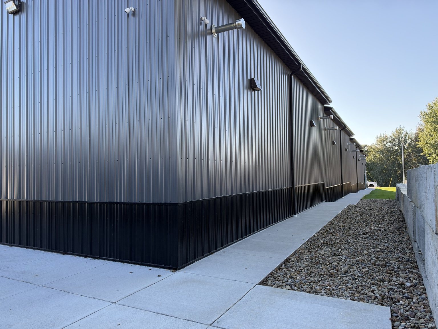 Side exterior of PROFLEX commercial flex building in Akron Ohio